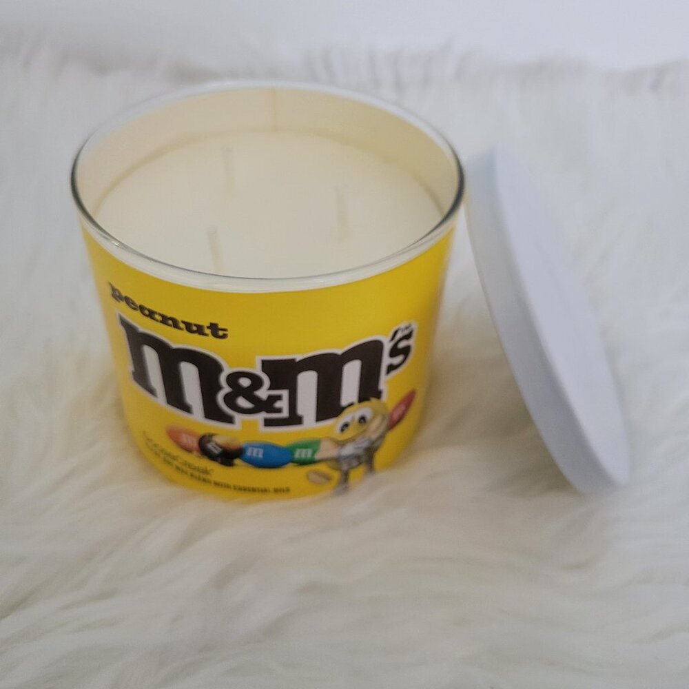 Goose Creek Peanut M&M's Candle